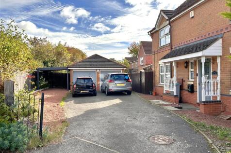 Substantial Driveway &amp; Double Garage 913