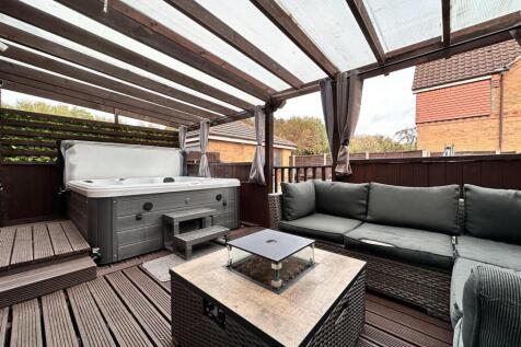Outdoor Entertainment Area 561