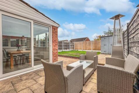 SOUTH FACING Rear Garden 911