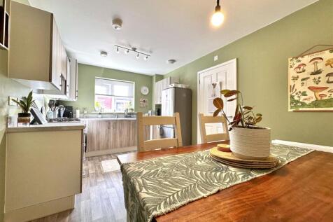Spacious Dining Kitchen 600