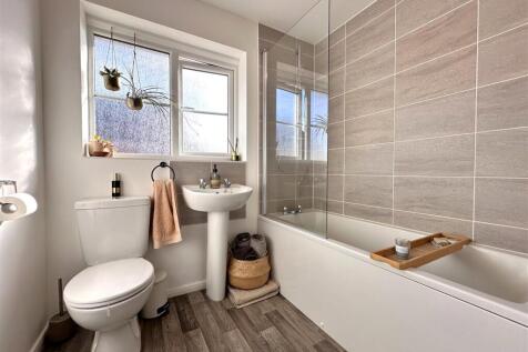 Family Bathroom 669