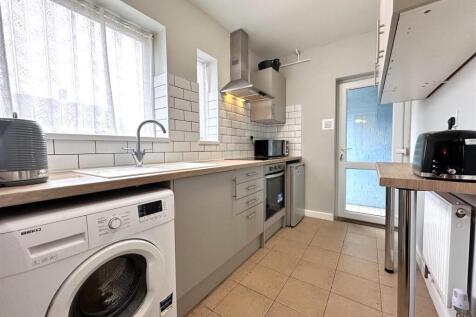 Contemporary Kitchen 819