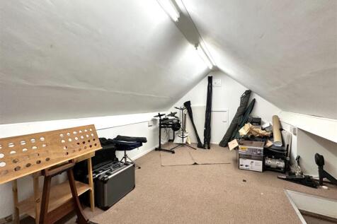 Large Attic Store Room 787