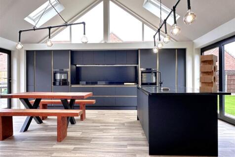 Luxurious Bespoke Kitchen 260