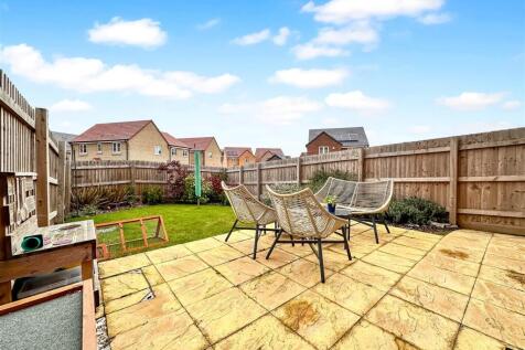 Delightful Enclosed Garden 852