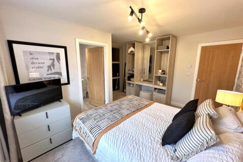 Bedroom One Into En-Suite 751