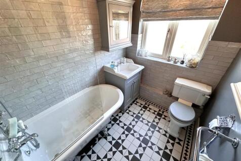 Stunning Modern Bathroom 647