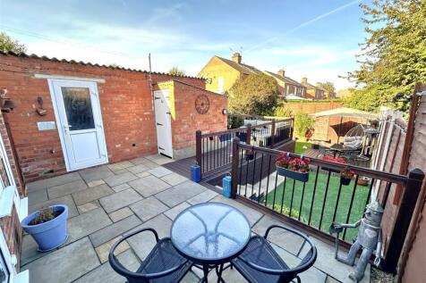 Beautifully Landscaped Garden 110