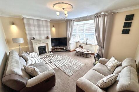 Bay-Fronted Living Room 194