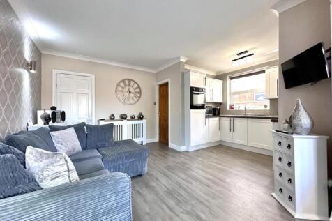 Sitting Room Through To Kitchen 228