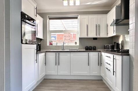 Modern Fitted Kitchen 224