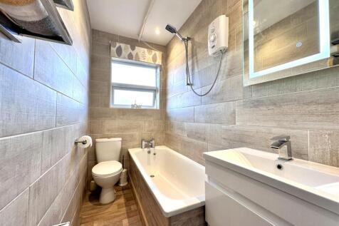 Stylish Modern Bathroom 165