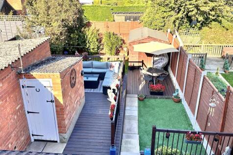 Lovely Landscaped Garden 154