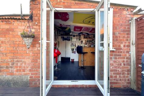 Home Entertainment Space With French Doors 120