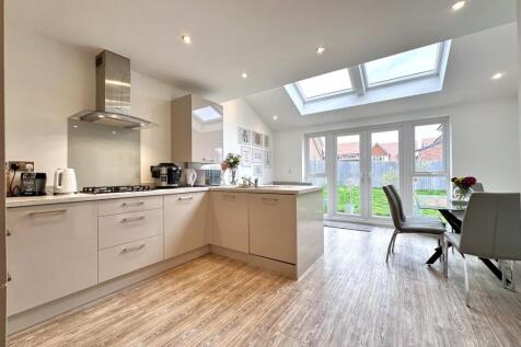 OPEN-PLAN Living/Dining Kitchen 772