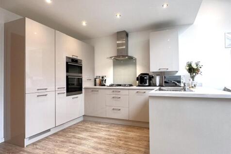 Eye-Catching Modern Kitchen 781