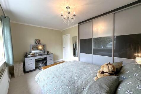 Bedroom One With Fitted Wardrobes 785