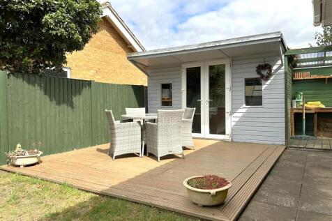 Summer House & Decked Seating Area 893