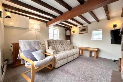 Triple-Aspect Lounge 396