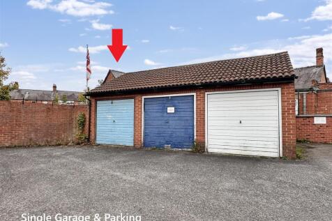 Single Garage &amp; Parking 496