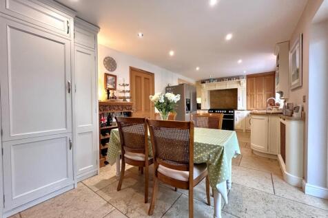 OPEN-PLAN Dining Kitchen 244