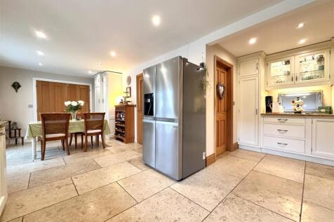 OPEN-PLAN Dining Kitchen 267