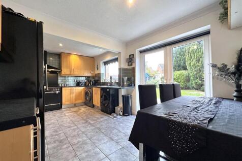 Open-Plan Dining Kitchen 242