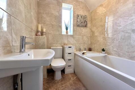 Modern En-Suite Bathroom 309