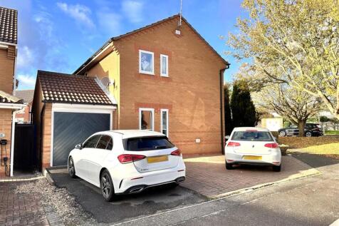 Attached Garage &amp; Multi-Vehicle Driveway 333