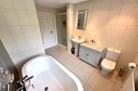 Four-Piece Bathroom 080