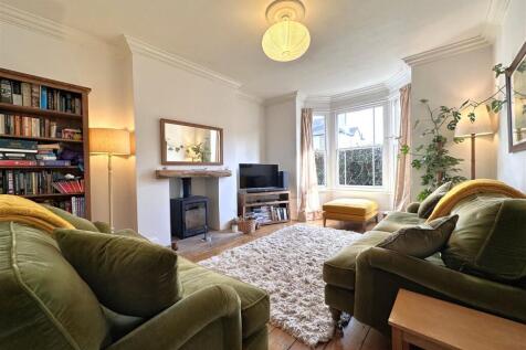 Bay-Fronted Lounge 547