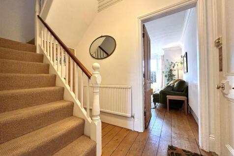 Inviting Entrance Hall 570