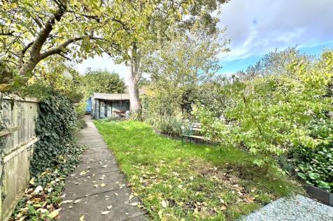 Wonderfully Private &amp; Established Garden 460