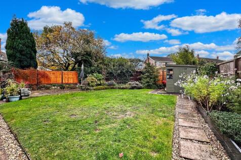 Private Enclosed Garden 023