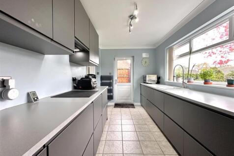 Contemporary Kitchen 988