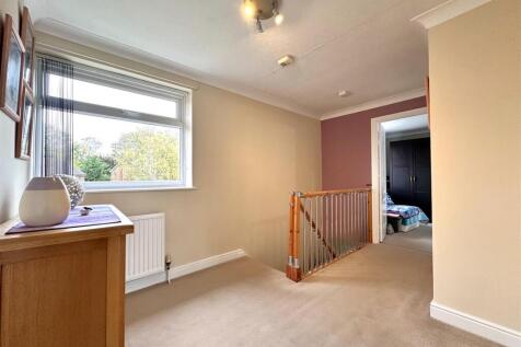 First Floor Landing 929