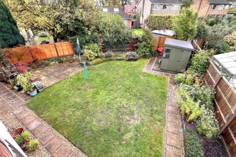 Well-Appointed Rear Garden 881