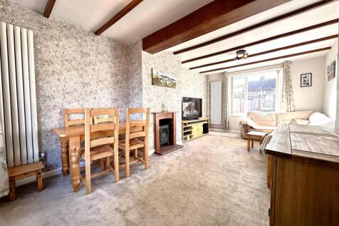 Beamed Lounge/Diner 318