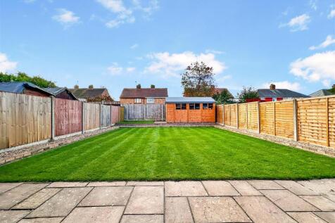 Generous Landscaped Garden 394