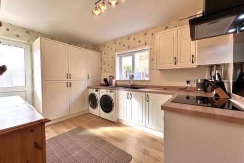 Contemporary Dining Kitchen 376