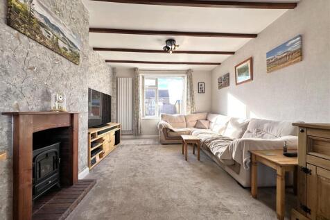 Dual-Aspect Lounge/Diner 323