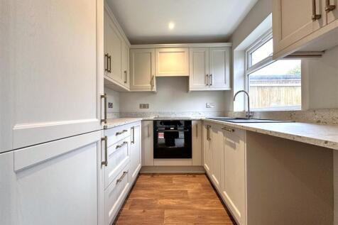 Stylish Fitted Kitchen 523