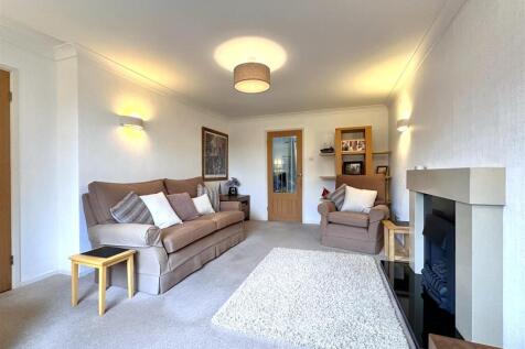 Lounge With Feature Fireplace 929