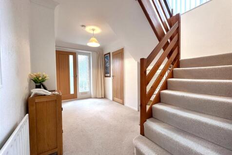 Generous Hallway 836