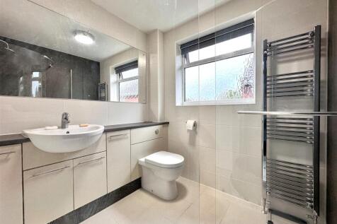 First Floor Shower Room 765