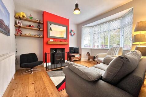 Bay-Fronted Lounge 097