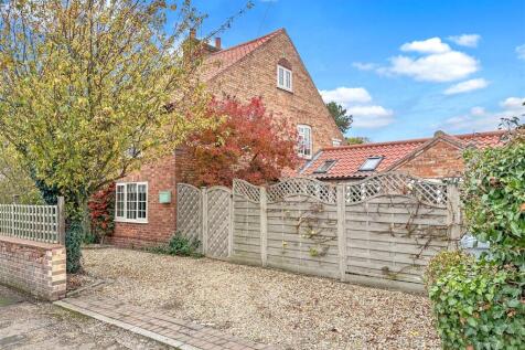 Front Aspect &amp; Driveway 980