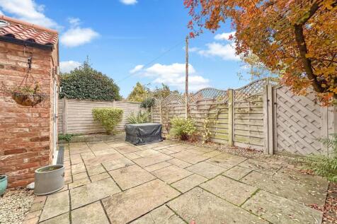 SOUTH FACING Courtyard 946