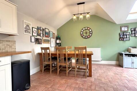 Large Dining Area 875