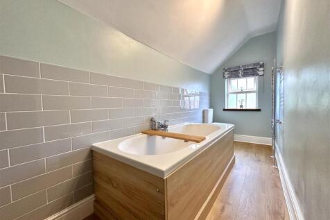 En-Suite Bathroom 771